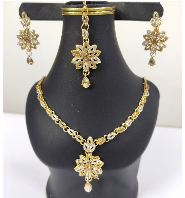Beautiful Zircon Necklace Set With Matha Patti & Earings (ZV:3078)
