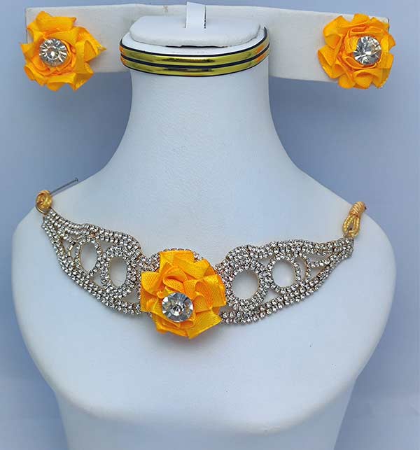 Buy quality Gold Necklace Set With Tops in Vadodara