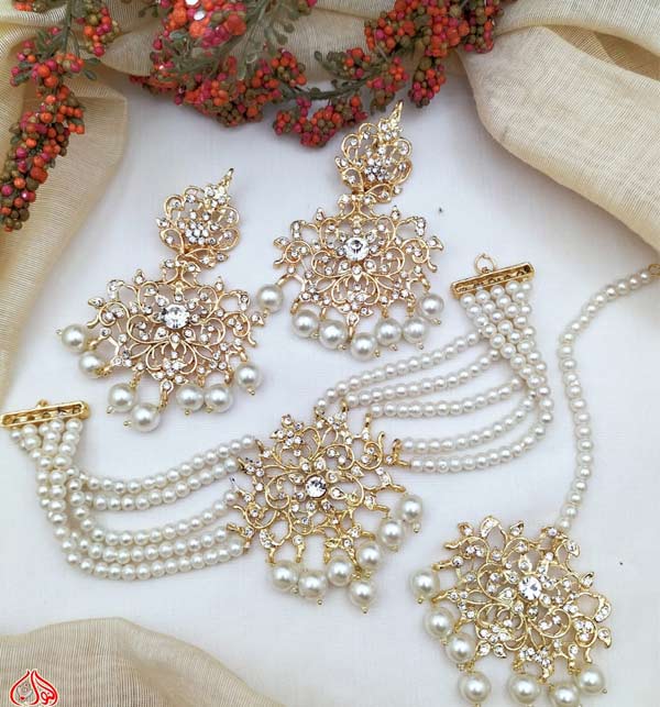 Kundan Deandra Antique Gold Jhumar with Earrings - White (PS-542)