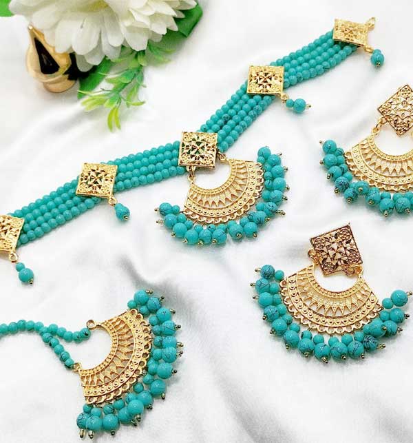 Feroza Pearls Necklace Set With Earrings and Matha Patti (ZV:1706)