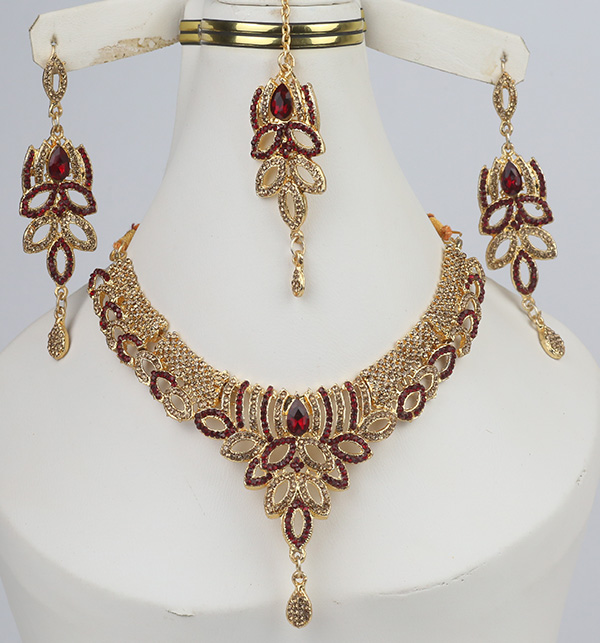 Beautiful Jewelry Set With Earring & Matha Patti (ZV:2821)