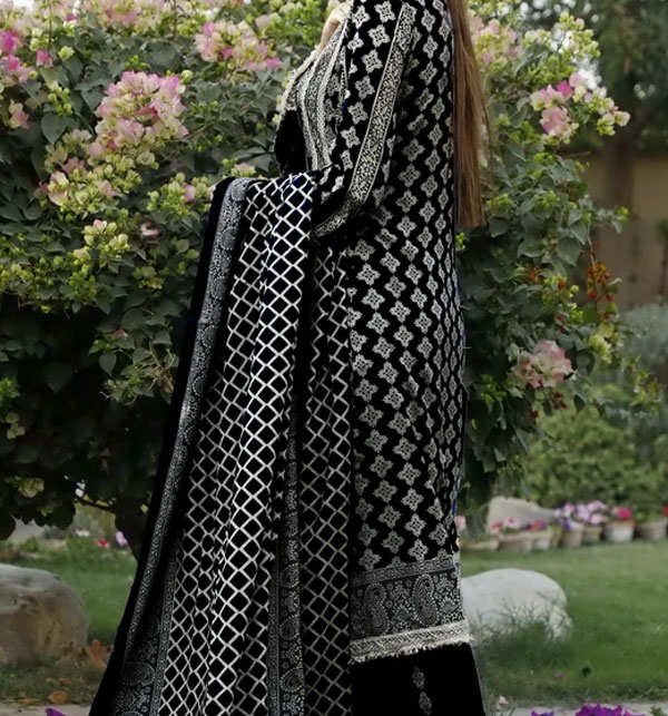 VS Classic Printed Lawn Collection 3 Pec Suite 20-105A(Black) Gallery Image 1