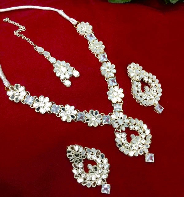 Silver Kundan Necklace Party Jewelry Set With Earrings And Matha Patti (ZV:18477)