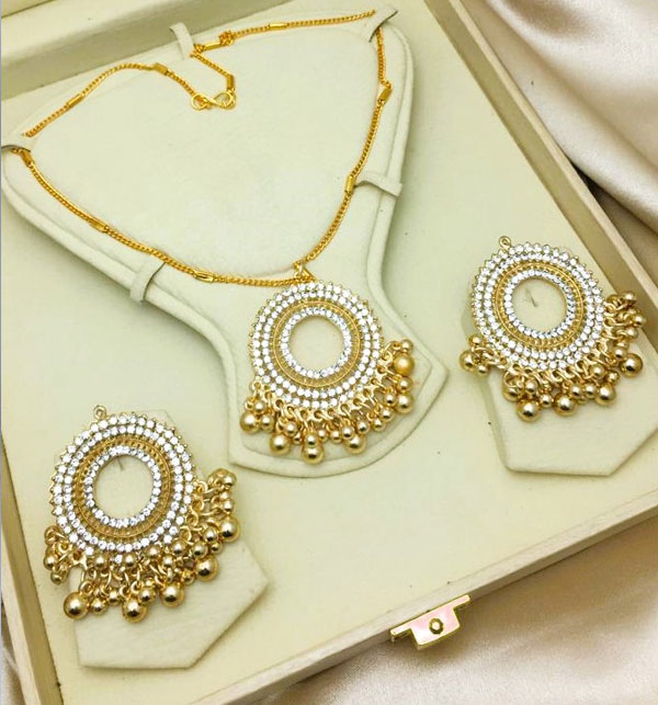 Elegant Golden Chain Locket Necklace Jewelry Set With Earrings (ZV:18632) Gallery Image 1