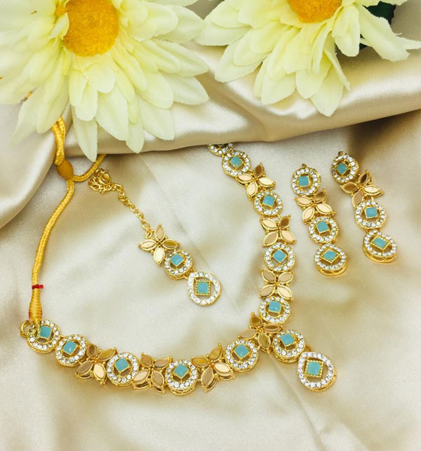 Green Zircon Necklace Jewelry Set With Earrings And Tikka (ZV:18838) Gallery Image 1
