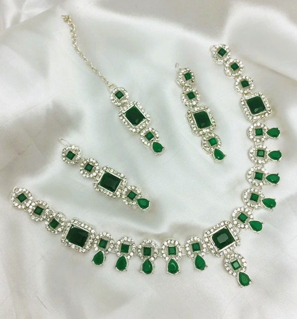 Elegant White Zircon & Green Stone Necklace Jewelry Set with Earrings and Bindia (ZV:19328) Gallery Image 2
