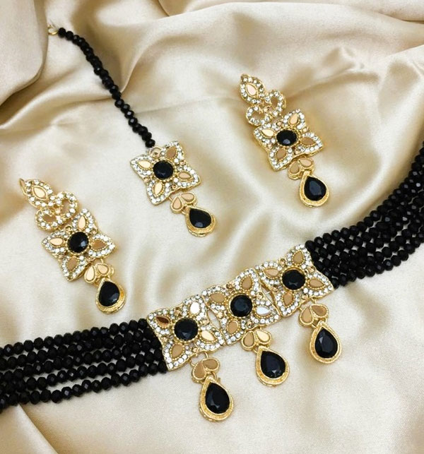 Stylish Black Choker Necklace Jewelry Set With Earrings and Teeka (ZV:19333) Gallery Image 1