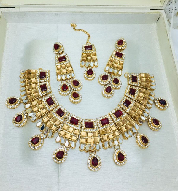 Stylish Maroon Golden Zircon Wedding Necklace Jewelry Set with Long Earrings and Teeka (ZV:20289) Gallery Image 1