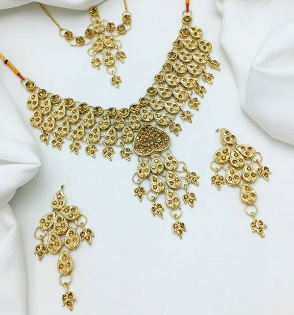 Traditional Antique Gold Zircon Wedding Necklace Jewelry Set with Earrings and Matha Patti (ZV:20433) Gallery Image 1