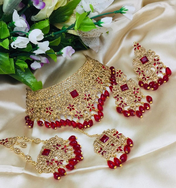 Maroon Pearl Golden Wedding Necklace Jewelry Set With Earrings, Jhumar And Teeka (ZV:20175)