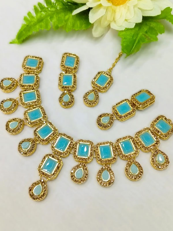 Stylish Kundan Stone Necklace Set with Earrings and Teeka (ZV:4674)