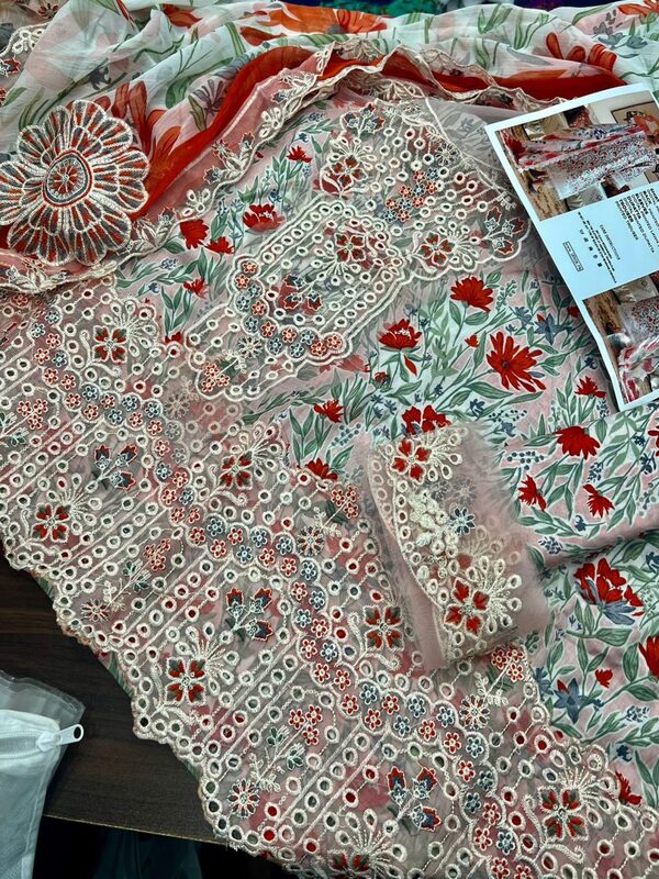 Iznik Boring Chicken karri Heavy Embroidered Dress With Chiffon Heavy Embroidered Dupatta (Unstitched) (DRL-2377)