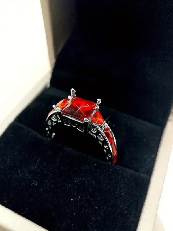Beautiful Red Crystal Zircon Fashion Ring (ZV:29809)
