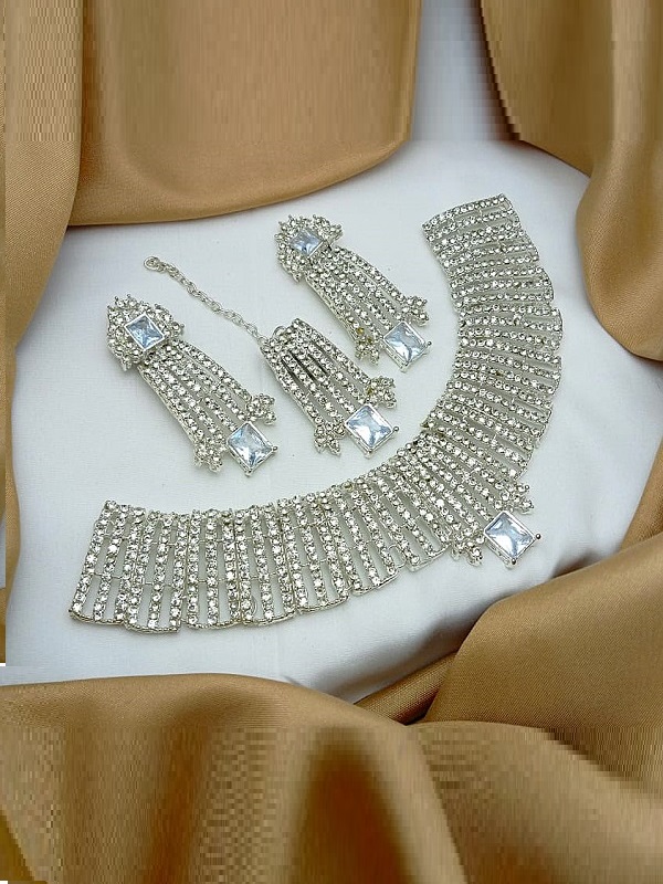 Zircon Silver White Necklace Set with Earrings and Bindia (ZV:30339)