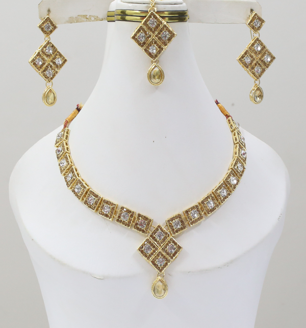 BeautiFull Jewelry Set With Earring & Matha Patti (PS-421)