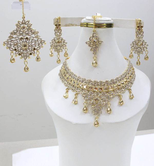 Bridal Jewelry Set With Earring & Matha Patti (PS-428)