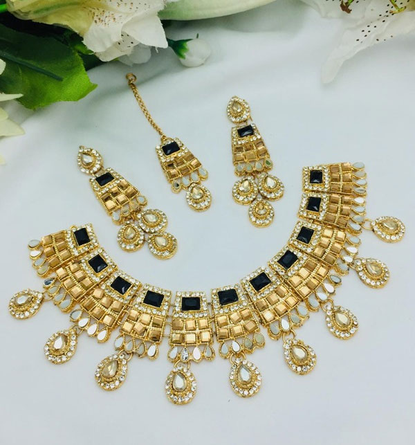 Elegant Black Golden Zircon Wedding Necklace Jewelry Set with Long Earrings and Teeka (ZV:20284)