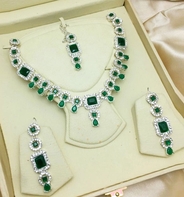 Elegant White Zircon & Green Stone Necklace Jewelry Set with Earrings and Bindia (ZV:19328)