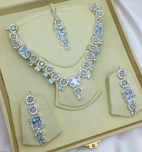 Elegant White Zircon & Stone Necklace Jewelry Set with Earrings and Teeka (ZV:19538)