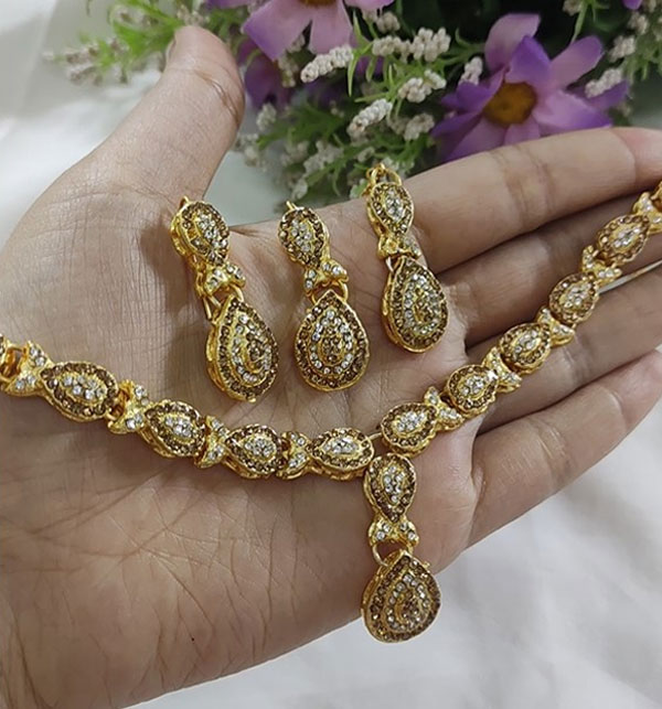 Elegant Zircon Golden Necklace Set with Earrings & Bindia (ZV:15580)