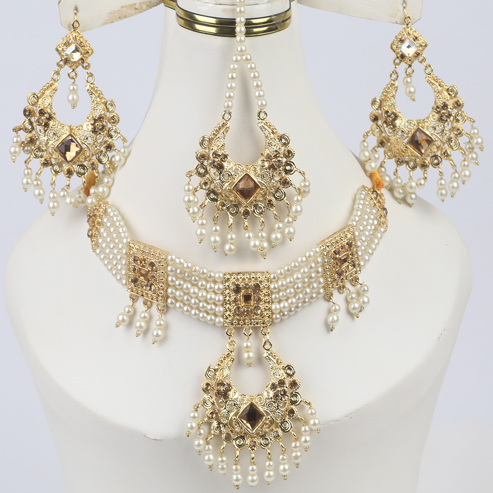 Golden And Pearl Jewelry Sets With Matha Patti (PS-324)