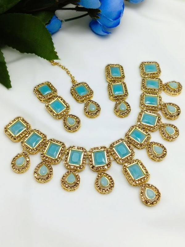 Stylish Kundan Stone Necklace Set with Earrings and Teeka (ZV:4674)