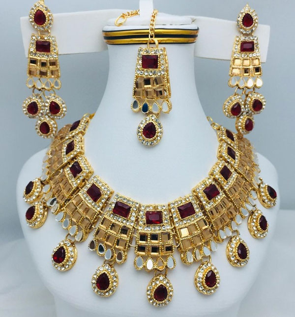 Stylish Maroon Golden Zircon Wedding Necklace Jewelry Set with Long Earrings and Teeka (ZV:20289)