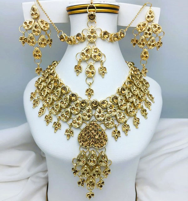 Traditional Antique Gold Zircon Wedding Necklace Jewelry Set with Earrings and Matha Patti (ZV:20433)